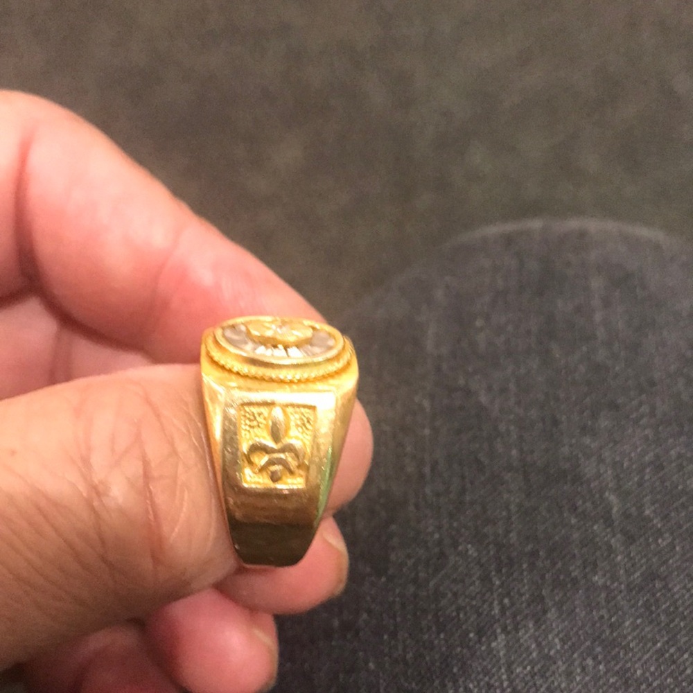 Beautiful golden ring from Dubai airport it’s 15 grams gold of 22 k